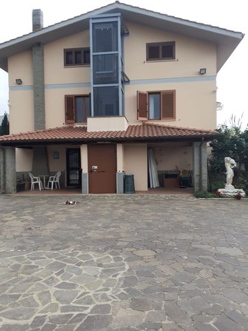 Appartamento in residenziale in Via Colonnella 16