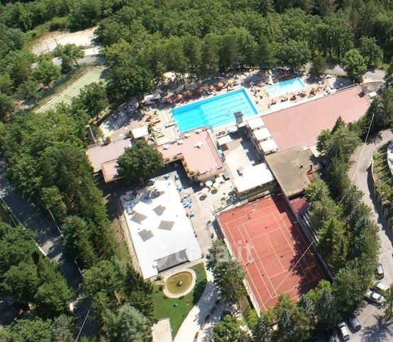 Negozio/locale commerciale in commerciale in Via dei Cedri 1