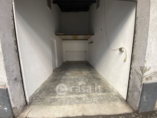 Box/posto auto in residenziale in Via Antonio Fogazzaro 4