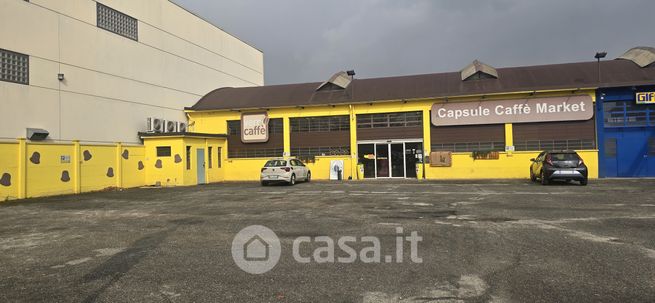 Negozio/locale commerciale in commerciale in Via XXV Aprile 152