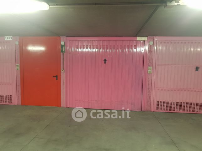 Garage/posto auto in residenziale in Via Alessandro Tadino 45