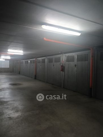 Box/posto auto in residenziale in Viale A Gramsci 73