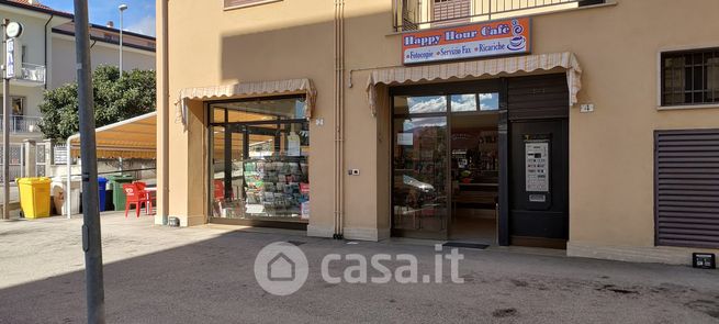Attivitã /licenza (con o senza mura) in commerciale in Via Lussemburgo 2