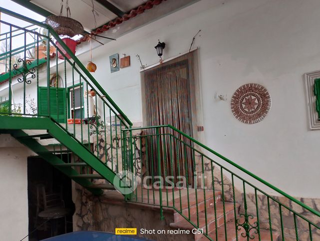 Casa indipendente in residenziale in Via Provinciale Montagna Spaccata 4