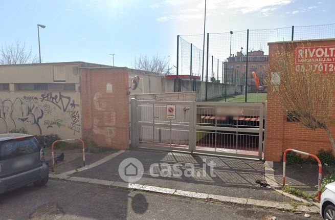 Box/posto auto in residenziale in Via Salento 60