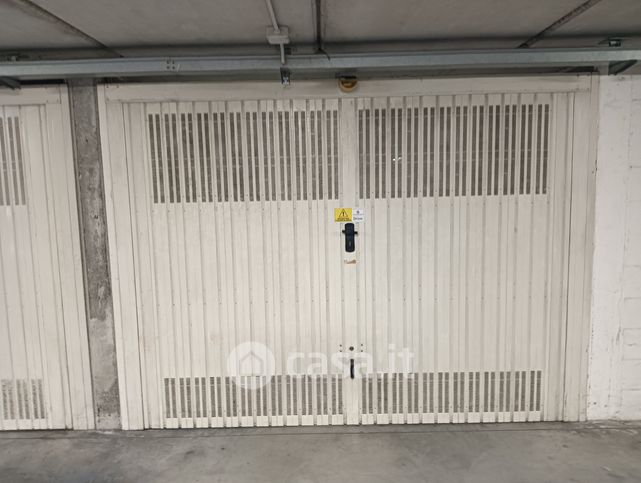 Box/posto auto in residenziale in Via Andrea Brustolon