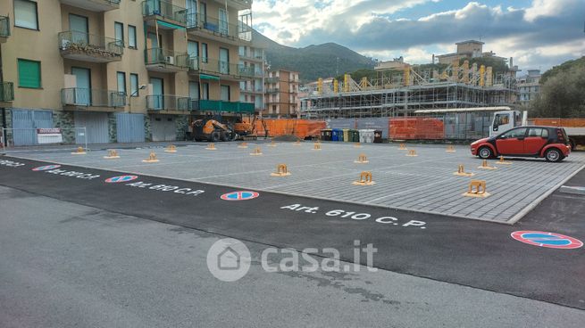 Box/posto auto in residenziale in Via I. Nievo 2