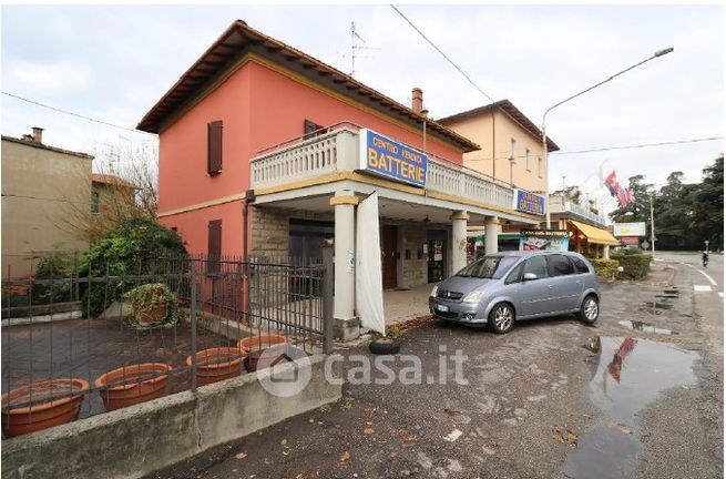 Casa bi/trifamiliare in residenziale in Via della Repubblica
