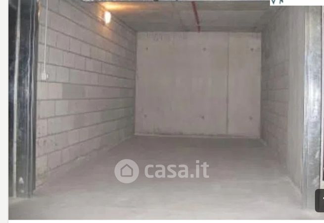 Garage/posto auto in residenziale in Via Costantino Baroni 20