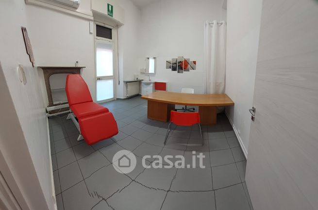 Ufficio in commerciale in Via Francesco Petrarca 11