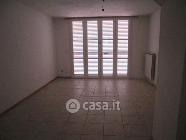 Capannone in commerciale in Via Beneduci 47