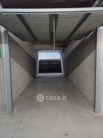 Box/posto auto in residenziale in Via Stefano Breventano 22