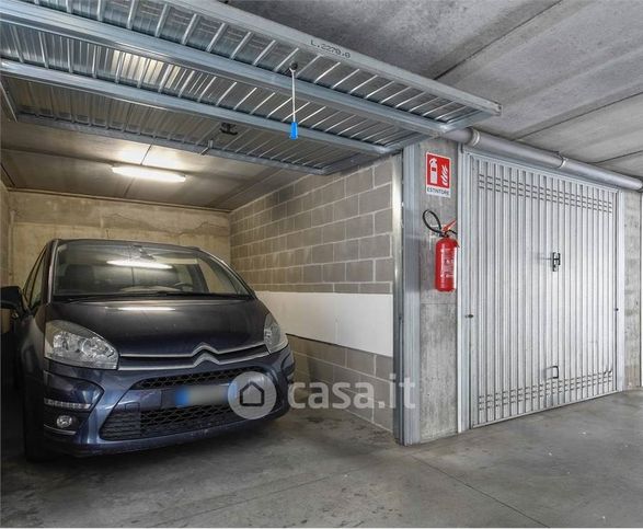 Garage/posto auto in residenziale in Via Galileo Galilei 20