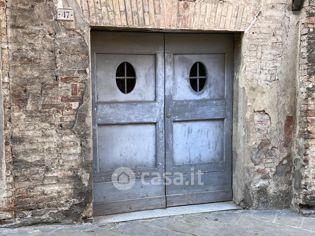 Garage/posto auto in residenziale in Via del Giglio 47