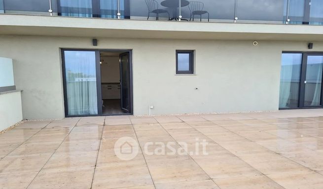 Appartamento in residenziale in Via Renato Simoni