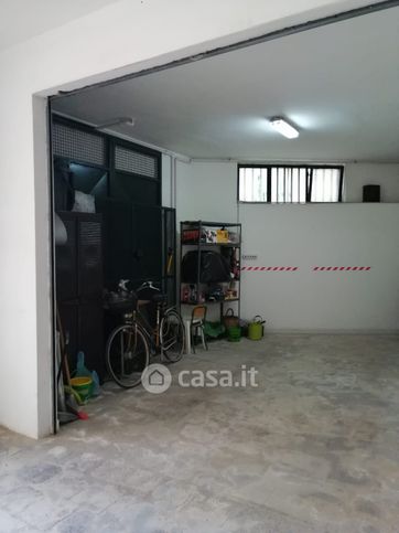 Box/posto auto in residenziale in Via RondÃ² San Giorgio 8