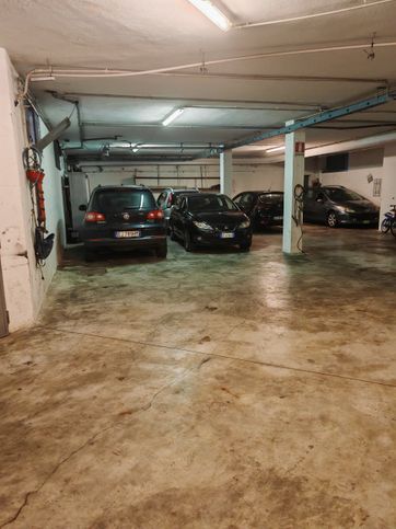 Capannone in commerciale in Via Padre Cesare Albisetti 1