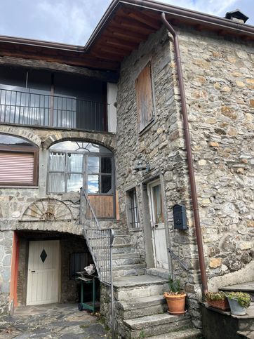 Rustico/casale in residenziale in Frazione Patigno 12