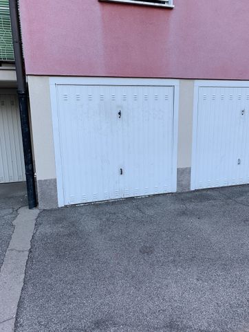 Box/posto auto in residenziale in Viale Trieste 12