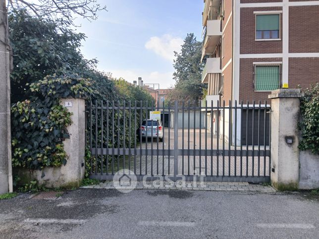 Box/posto auto in residenziale in Via Vincenzo Gioberti 8