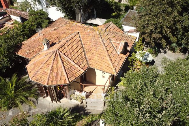 Villa in residenziale in Via Roseto degli Abruzzi