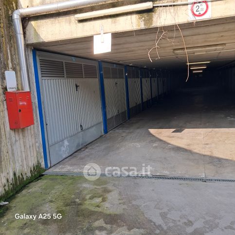 Box/posto auto in residenziale in Viale Campania 8