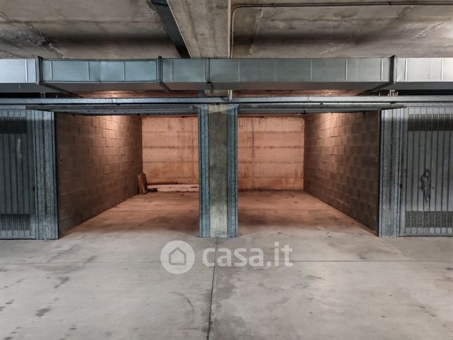 Box/posto auto in residenziale in Via Pietro da Cernusco 11