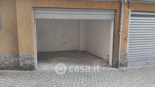 Box/posto auto in residenziale in Via Palestrina 13