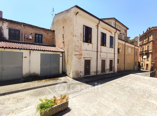 Garage/posto auto in residenziale in Via XX Settembre 47