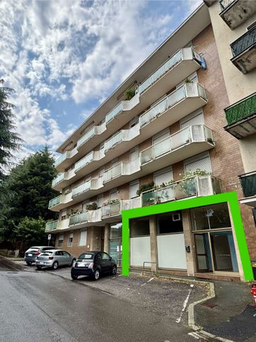 Attivitã /licenza (con o senza mura) in commerciale in Via Vittorio Veneto 29