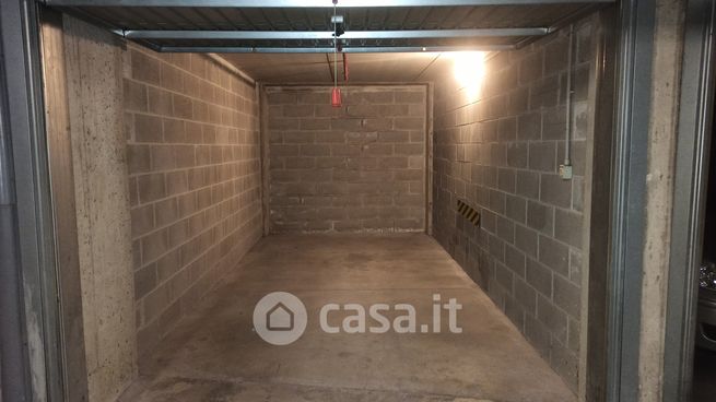 Box/posto auto in residenziale in Via Maglio del Rame 21
