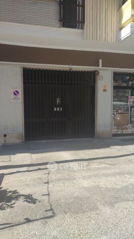 Box/posto auto in residenziale in Via delle Baleniere 160