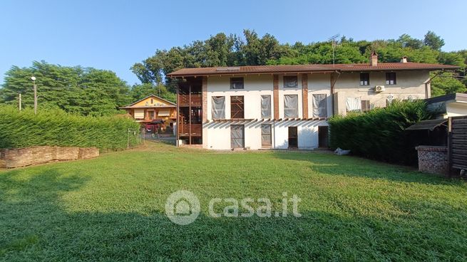 Casa indipendente in residenziale in Via Al Campo 9