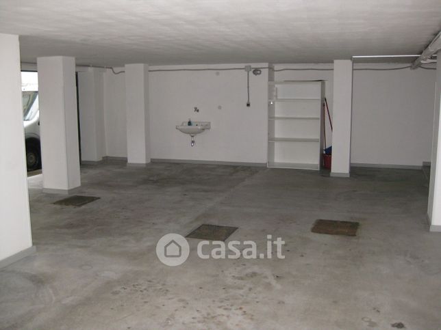 Garage/posto auto in residenziale in Via Cavalieri di Vittorio Veneto 10