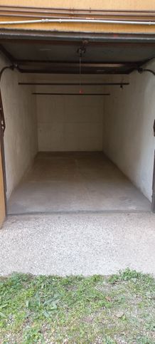 Box/posto auto in residenziale in Via Mortise 28