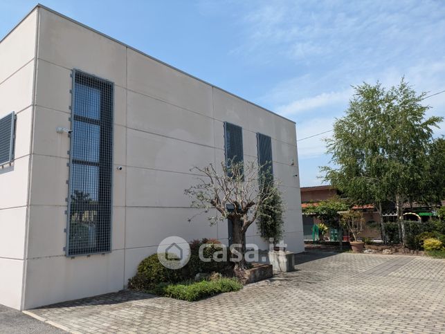 Capannone in commerciale in Via Giacomo Brodolini 18