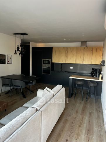Appartamento in residenziale in Via Piano Caricatore 8