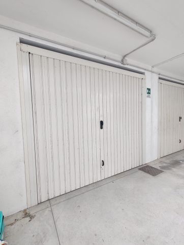 Box/posto auto in residenziale in Via V. Bachelet