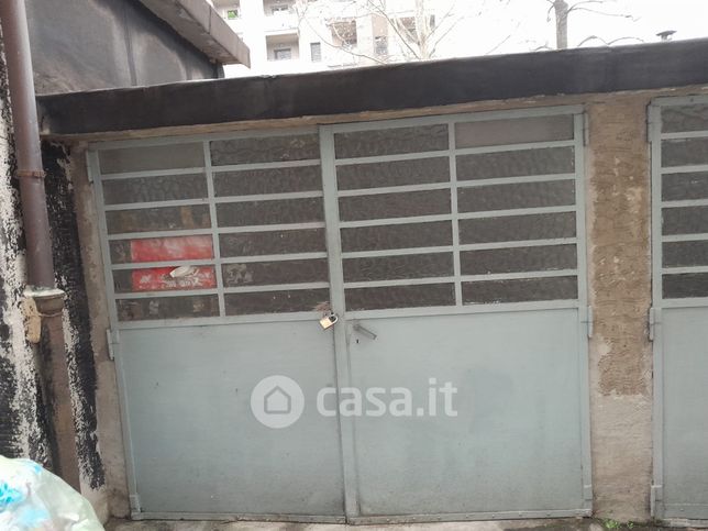 Box/posto auto in residenziale in Via Pietro Cossa 115