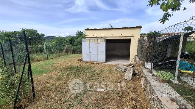 Garage/posto auto in residenziale in Via di Spugna 130