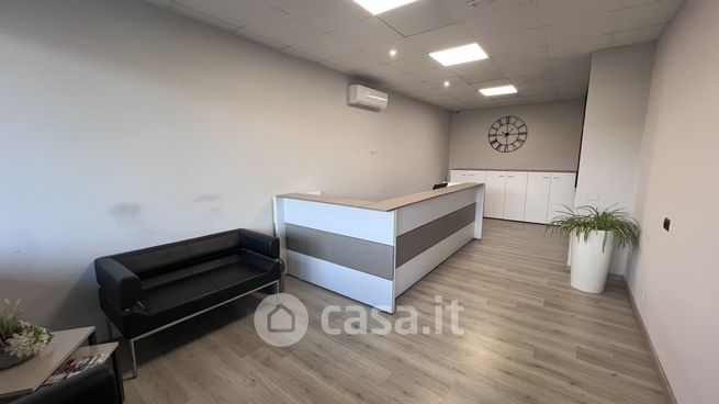 Ufficio in commerciale in Via Trento e Trieste 96