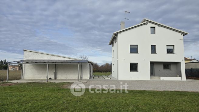 Casa indipendente in residenziale in Via Feltre