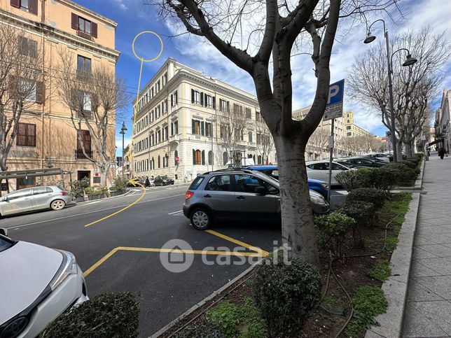 Negozio/locale commerciale in commerciale in Via dei Pisani 1