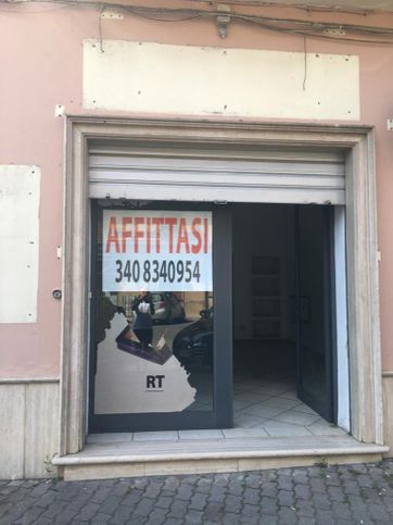 Attivitã /licenza (con o senza mura) in commerciale in Viale del Lavoro 78