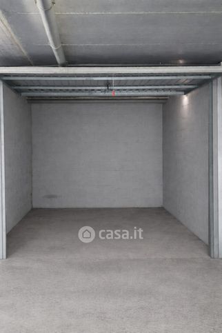 Box/posto auto in residenziale in Via Ettore Ponti 12