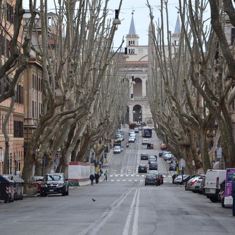 Attivitã /licenza (con o senza mura) in commerciale in Via Merulana