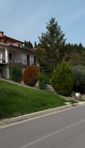 Casa indipendente in residenziale in Via Circonvallazione