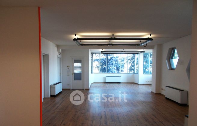 Ufficio in commerciale in Via Bergamo