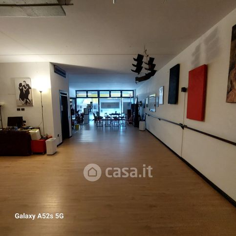 Negozio/locale commerciale in commerciale in Via Triestina