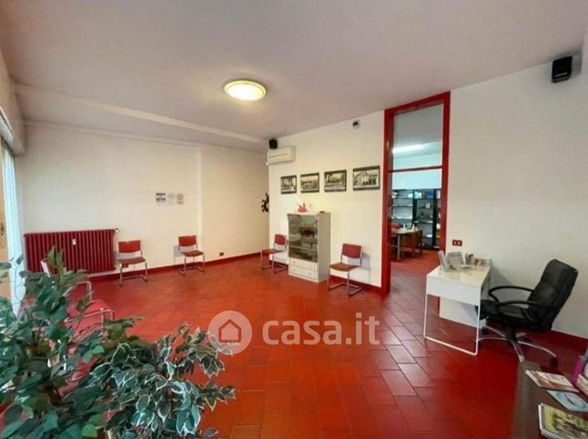 Ufficio in commerciale in Via Giovanni Pascoli